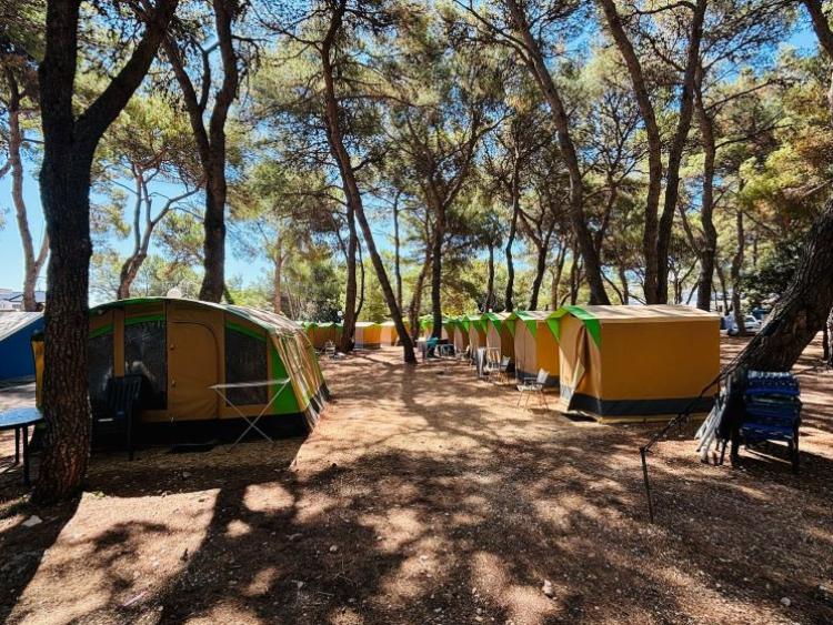 Singlereis Kamperen in Pakostane, Kroatië